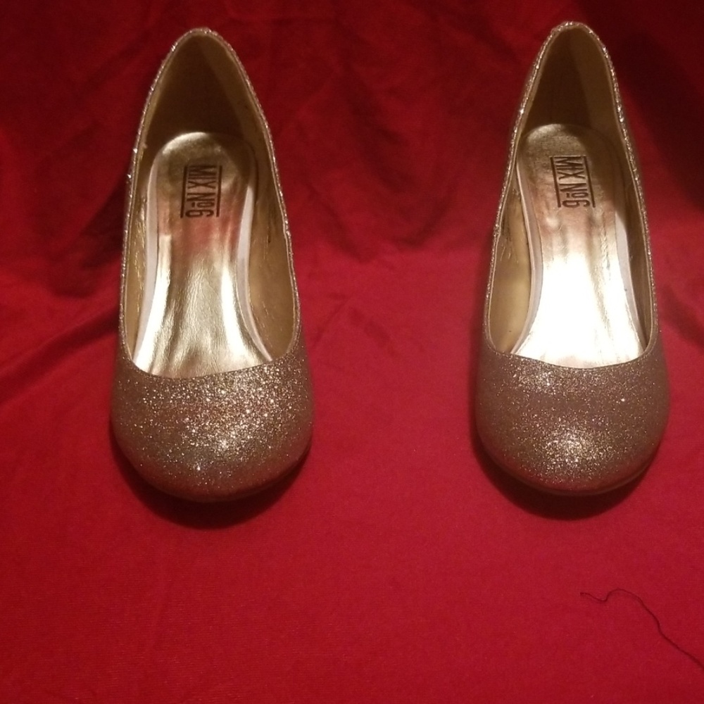 Shoes - Picture 2 of 4